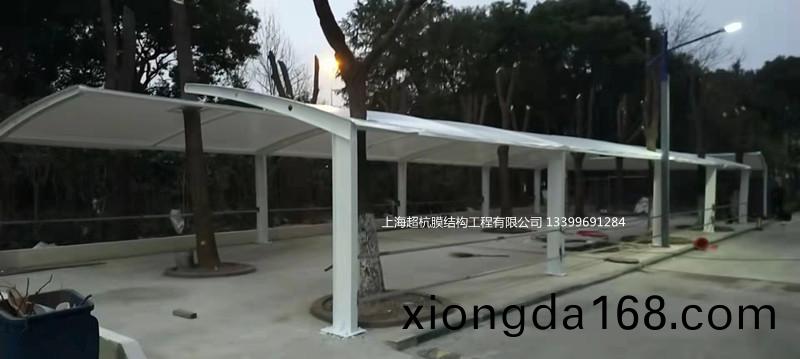 7字形(xing)膜(mo)結構車(che)棚(peng)