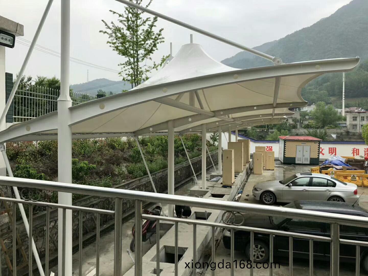 PVDF膜(mo)結構(gou)車(che)棚