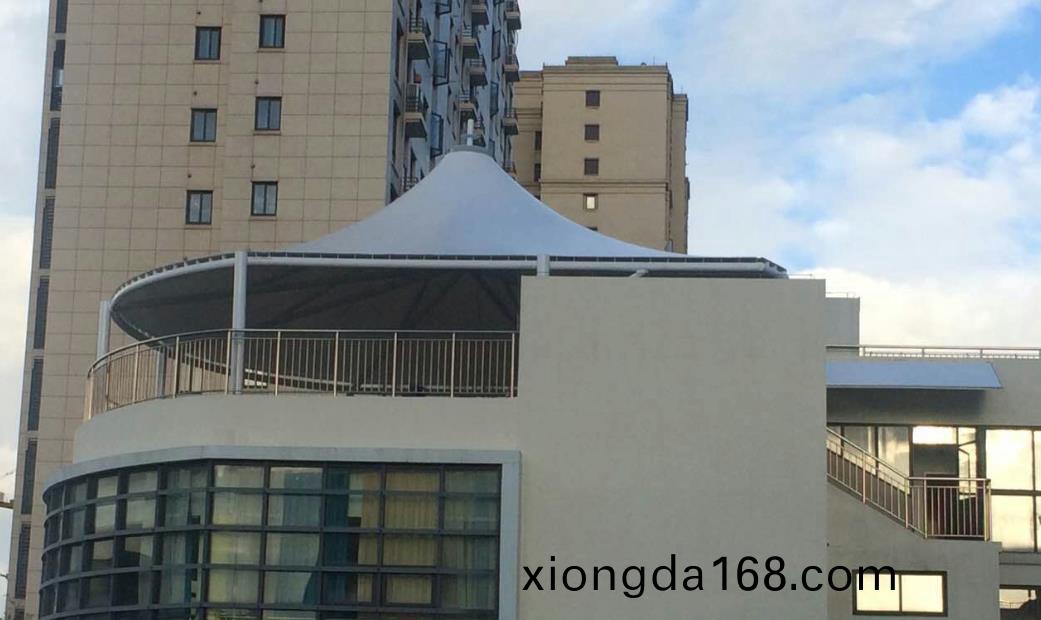 `國(guo)產PVC膜結構(gou)膜(mo)布用(yong)于(yu)遮陽雨棚(peng)`