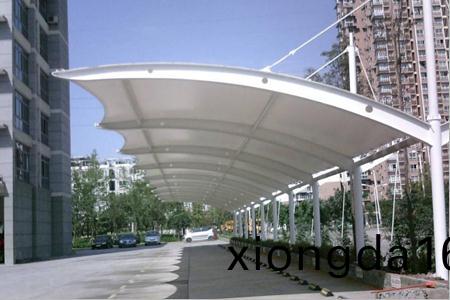 `膜(mo)結(jie)構(gou)廠區(qu)車棚的(de)特點(dian)`