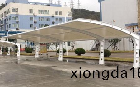 `膜結(jie)構(gou)電動(dong)車停車(che)棚安裝(zhuang)環(huan)境(jing)`