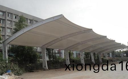 `7字型(xing)膜結構停車棚(peng)能用多久?`