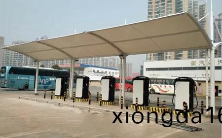 `充電樁(zhuang)膜(mo)結(jie)構(gou)車(che)棚(peng)多(duo)少錢?`