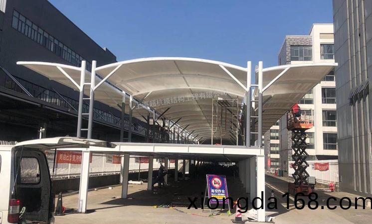 `雙(shuang)層膜結(jié)構(gòu)車棚——雅(ya)迪電動(dòng)(dong)車(che)無錫(xi)工廠項(xiàng)目(mu)`